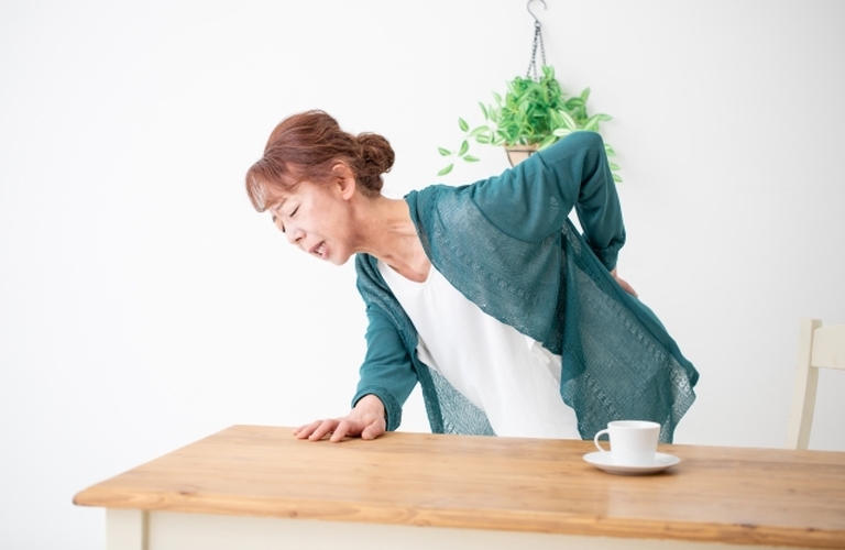 【姿勢改善】背骨の可動性を確保して姿勢を改善！/池袋で通わせない整骨院ならreborn鍼灸整骨院