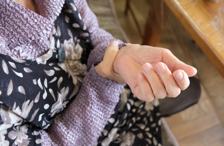 【池袋で根本改善】手足がしびれるのはなぜ？神経と身体の構造を解説！