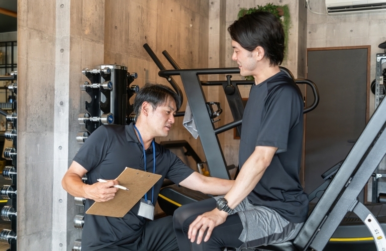 筋肉痛が来ないと筋トレの効果はない？筋肉痛について解説！/池袋でボディメイクするならreborn鍼灸整骨院