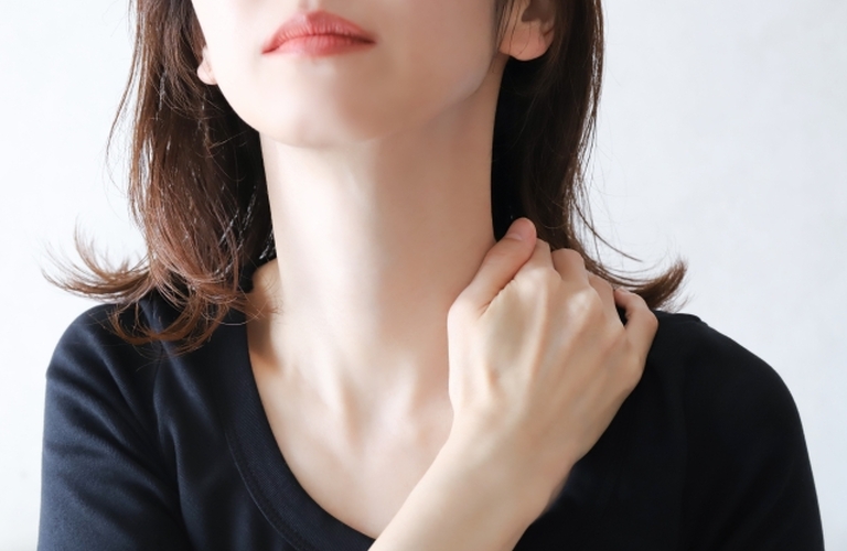 肩の高さが違うのは肩甲骨の安定性がないから！？/池袋で慢性痛を改善するならreborn鍼灸整骨院