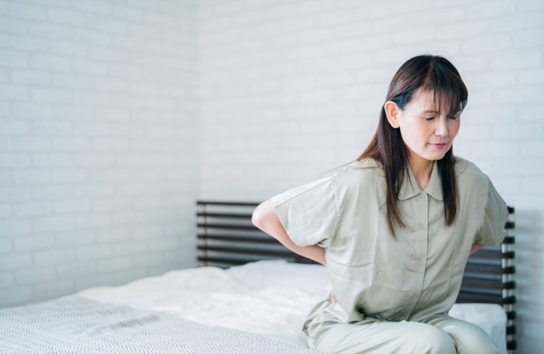 知らないと危険！寝起きで腰痛が出る原因/池袋で通わせない整骨院ならreborn鍼灸整骨院